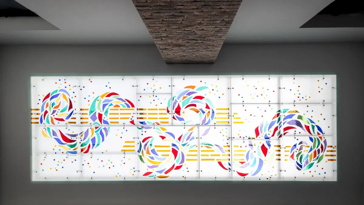 Vitraux colorés dans la bibliothèque de l'hôtel Bellas Artes.