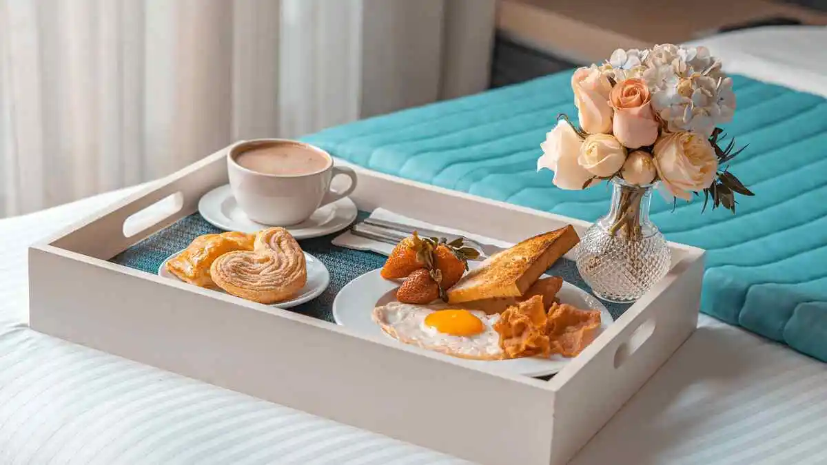 Service de petit-déjeuner en chambre à l'hôtel Bellas Artes