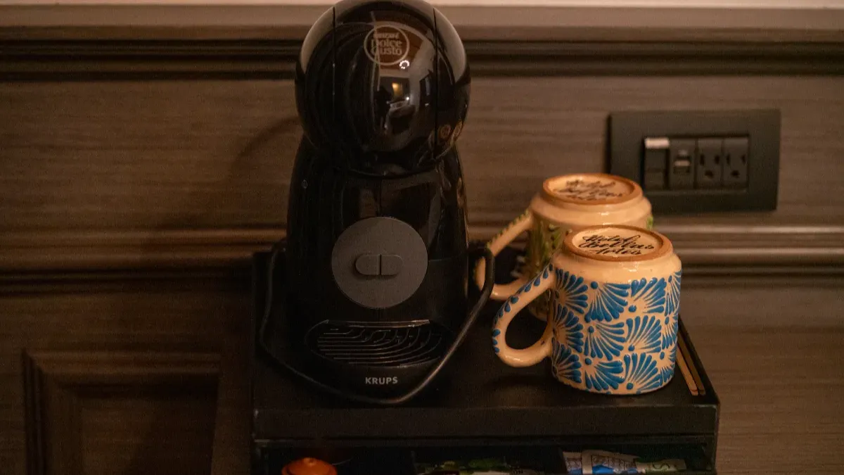 Cafetera de Nespresso en habitación del Hotel Bellas Artes.