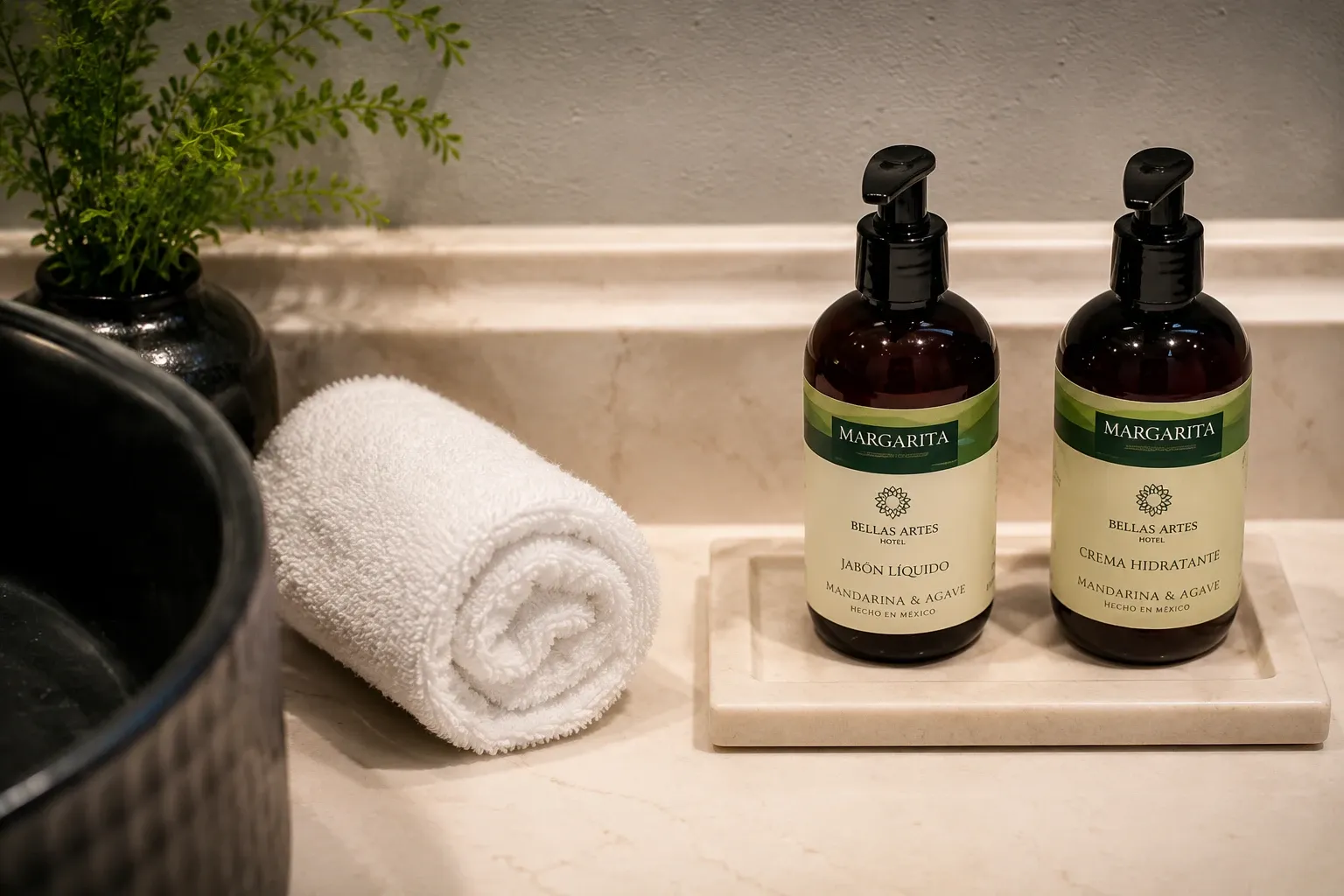 Amenita di bagno di alto livello nella doccia dell'Hotel Bellas Artes.