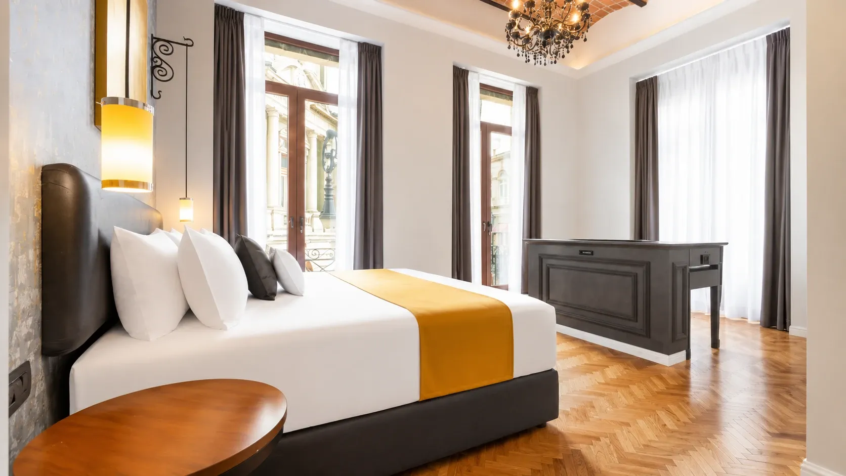 Suite King | Tina y Balcón | Vista a 5 de Mayo