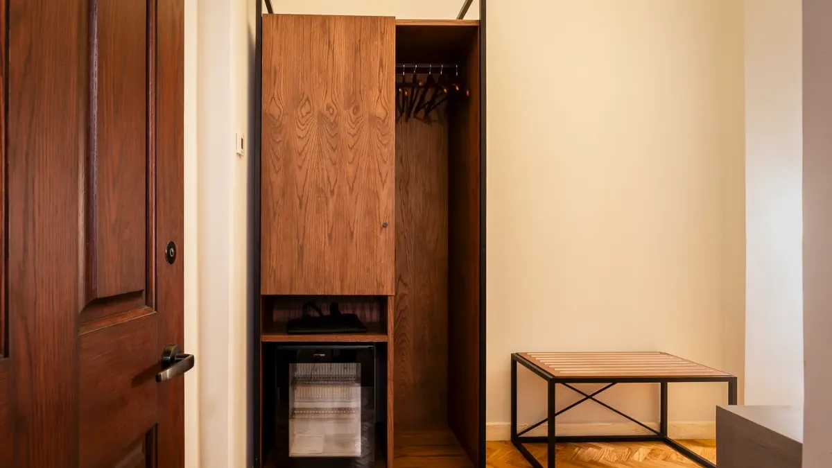 Closet espaçoso na Suíte Queen Filomeno Mata no Hotel Bellas Artes.